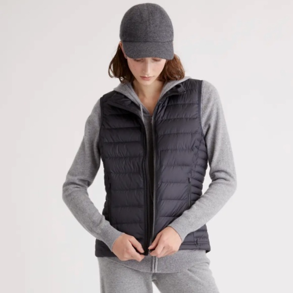 Women's Black Medium Quince Lightweight Down Packable Puffer Vest - Great Shape - Picture 4 of 5
